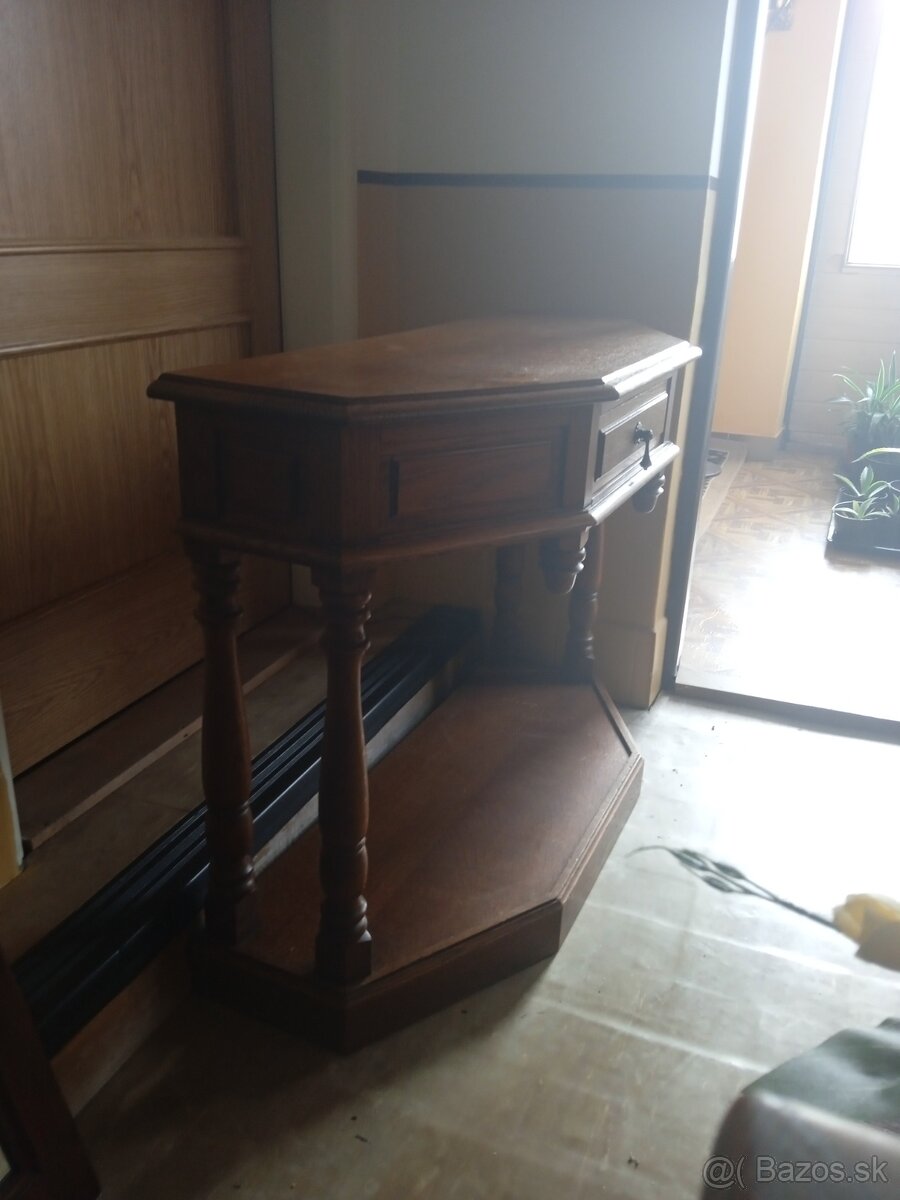 Konzolovy stolík - 5