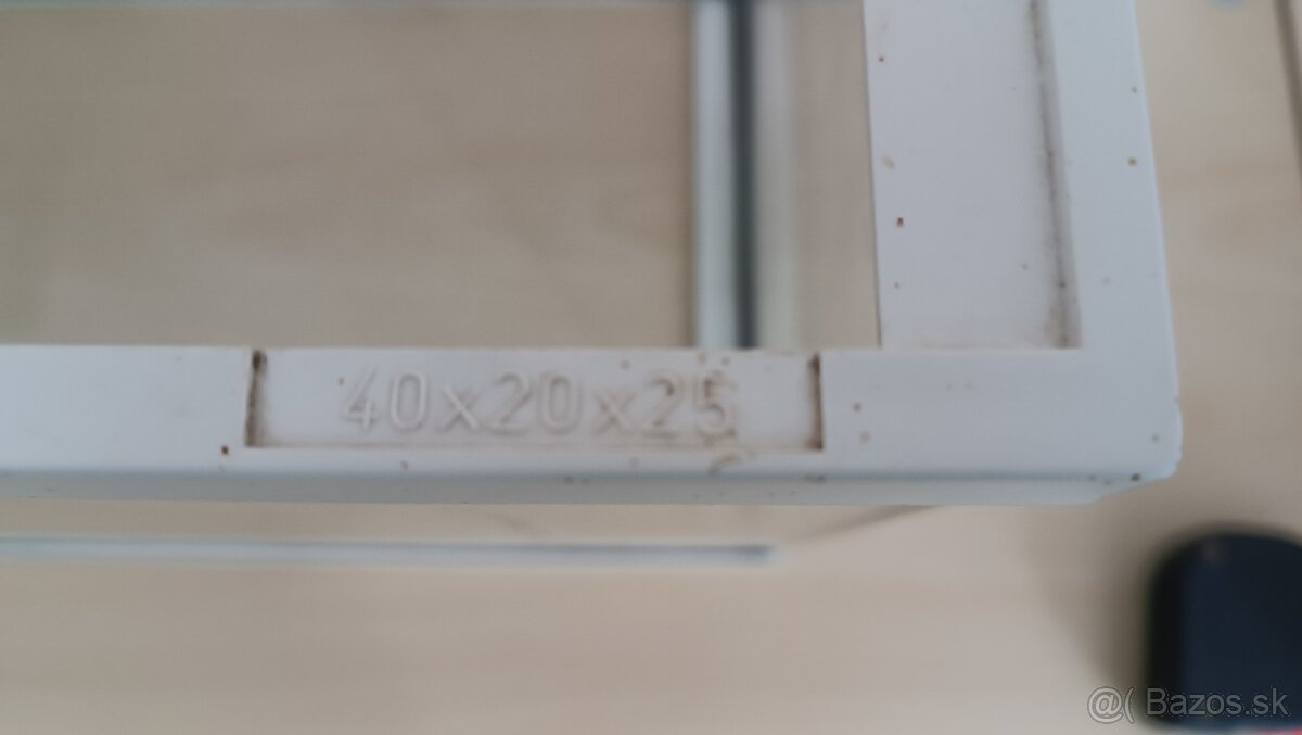 Dve akvária a príslušenstvo - 5