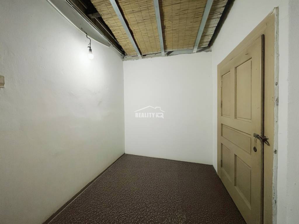 EXKLUZÍVNE NA PREDAJ - RODINNÝ DOM - KOLÁROVICE, BYTČA - 5