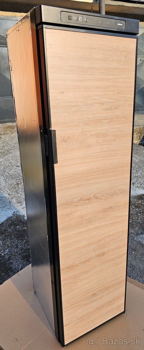 Absorpčná chladnička Thetford N4142E+ (12V, 220V, plyn) - 5