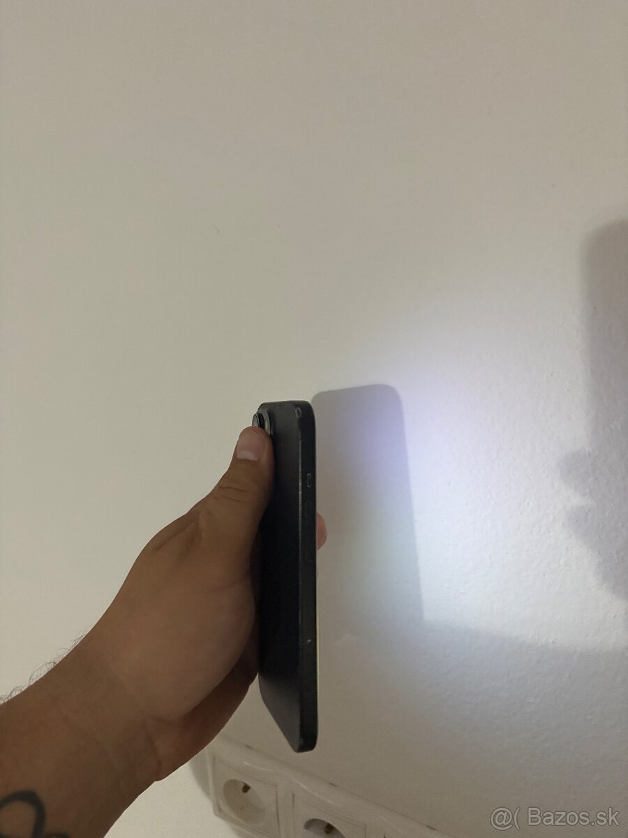 Predam iphone 15 cierny - 5