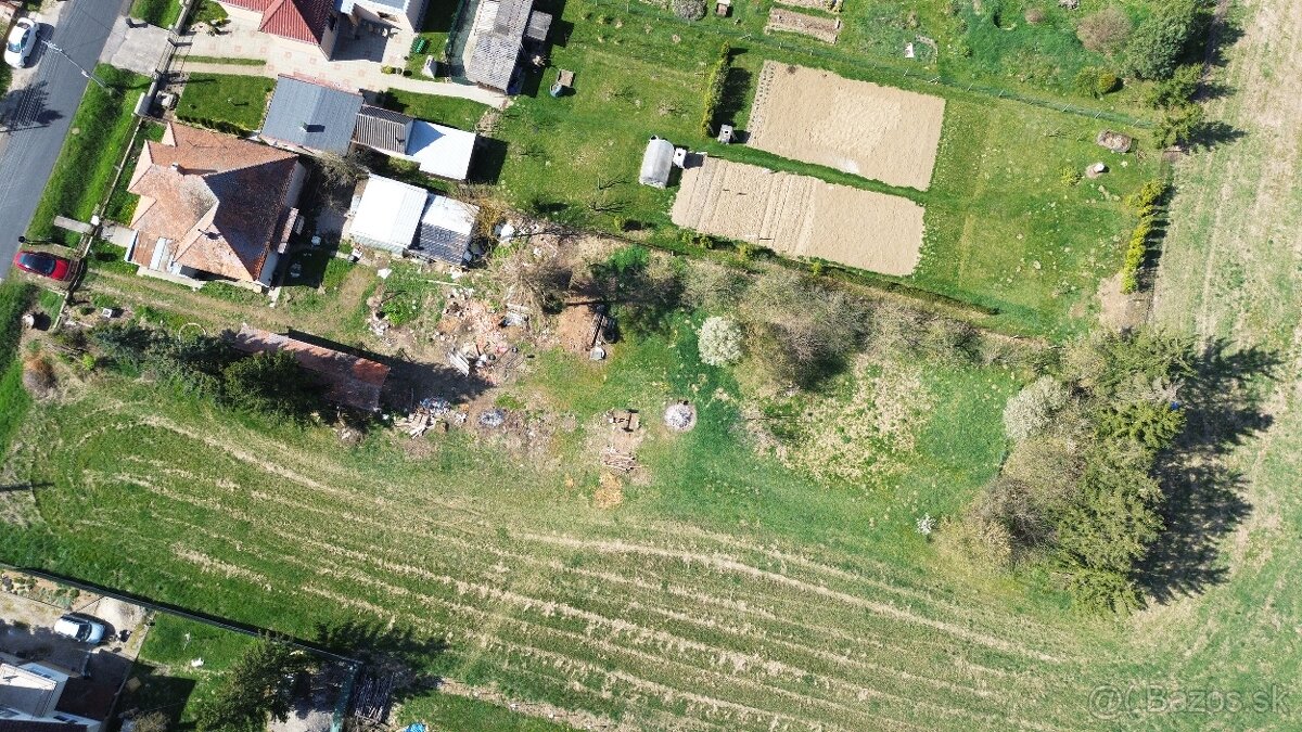 PREDÁM RODINNÝ DOM NA REKONŠTRUKCIU + VEĽKÝ POZEMOK 20 a' - 5