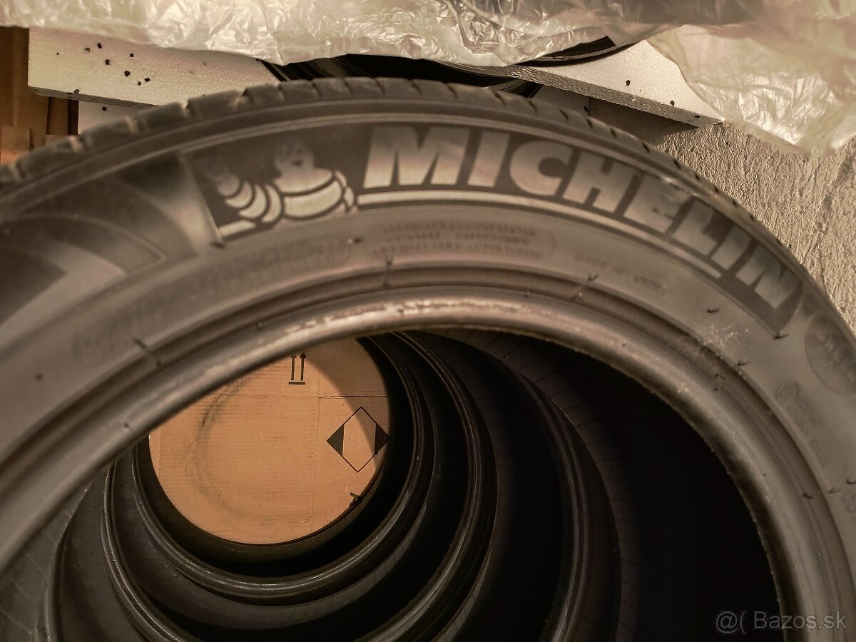 Predám letné pneumatiky Michelin 235/55R18 - 5