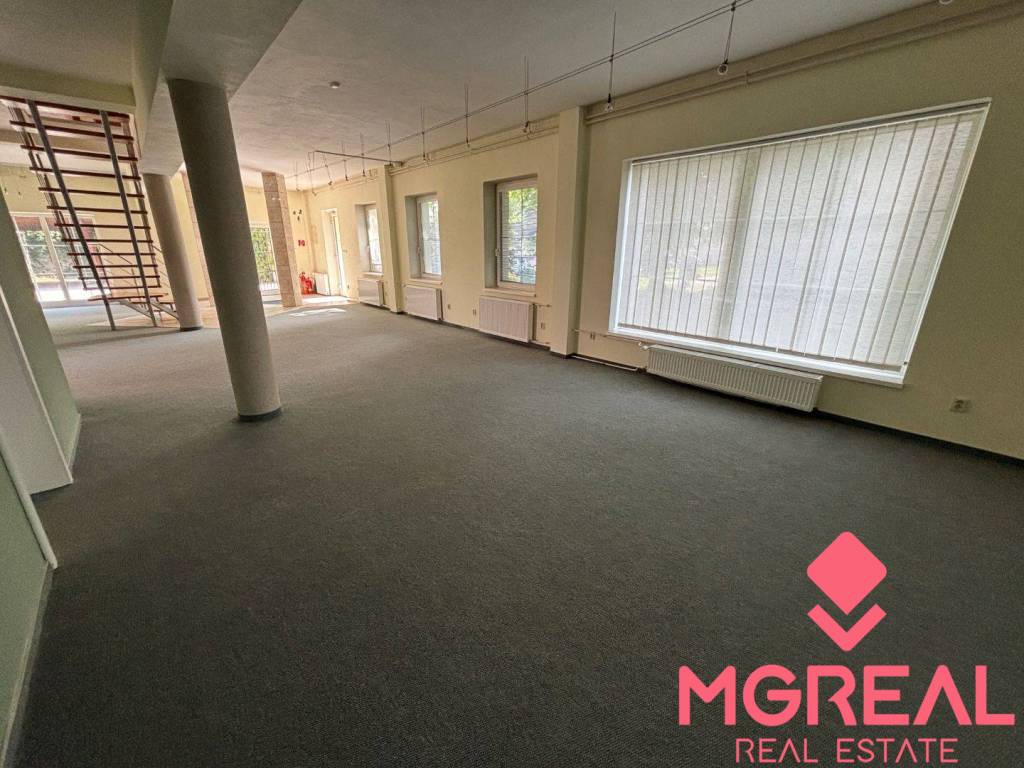 Budova blízko centra Topoľčany / PREDAJ - 5