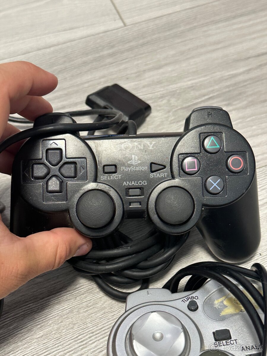 Sony PlayStation 2 FAT + 4 ovládače + 2× originál Memory Car - 5