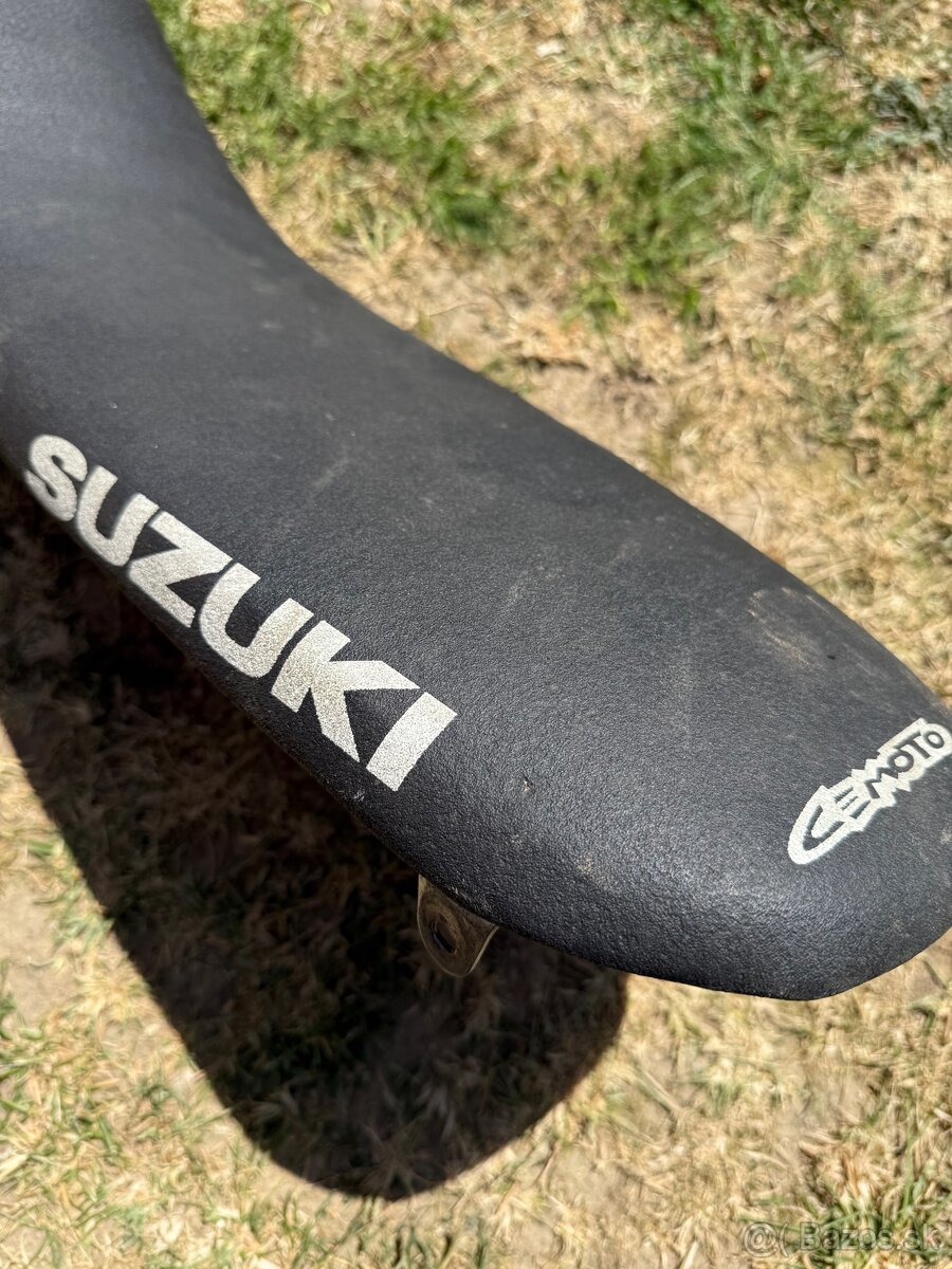 Sedadlo suzuki rmz 450