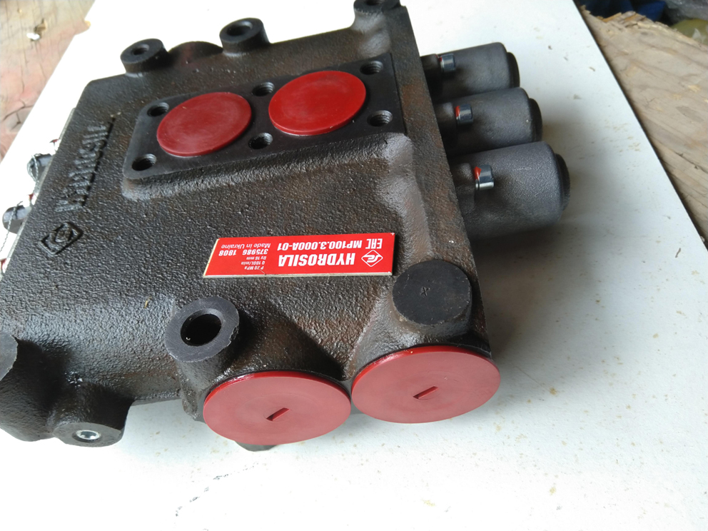 hydraulický rozvádzač R-100 - - 5