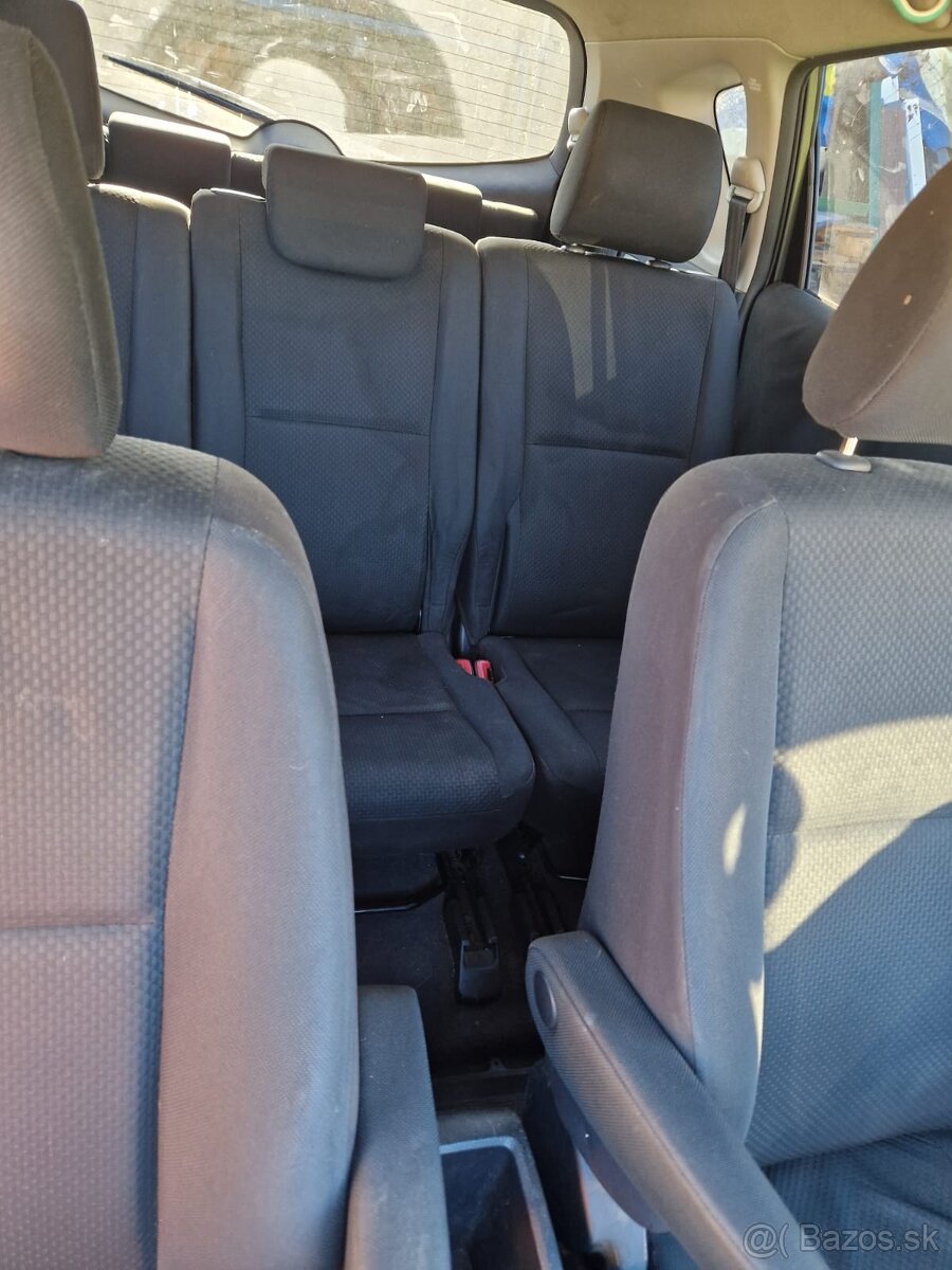 Toyota Corolla Verso - 5