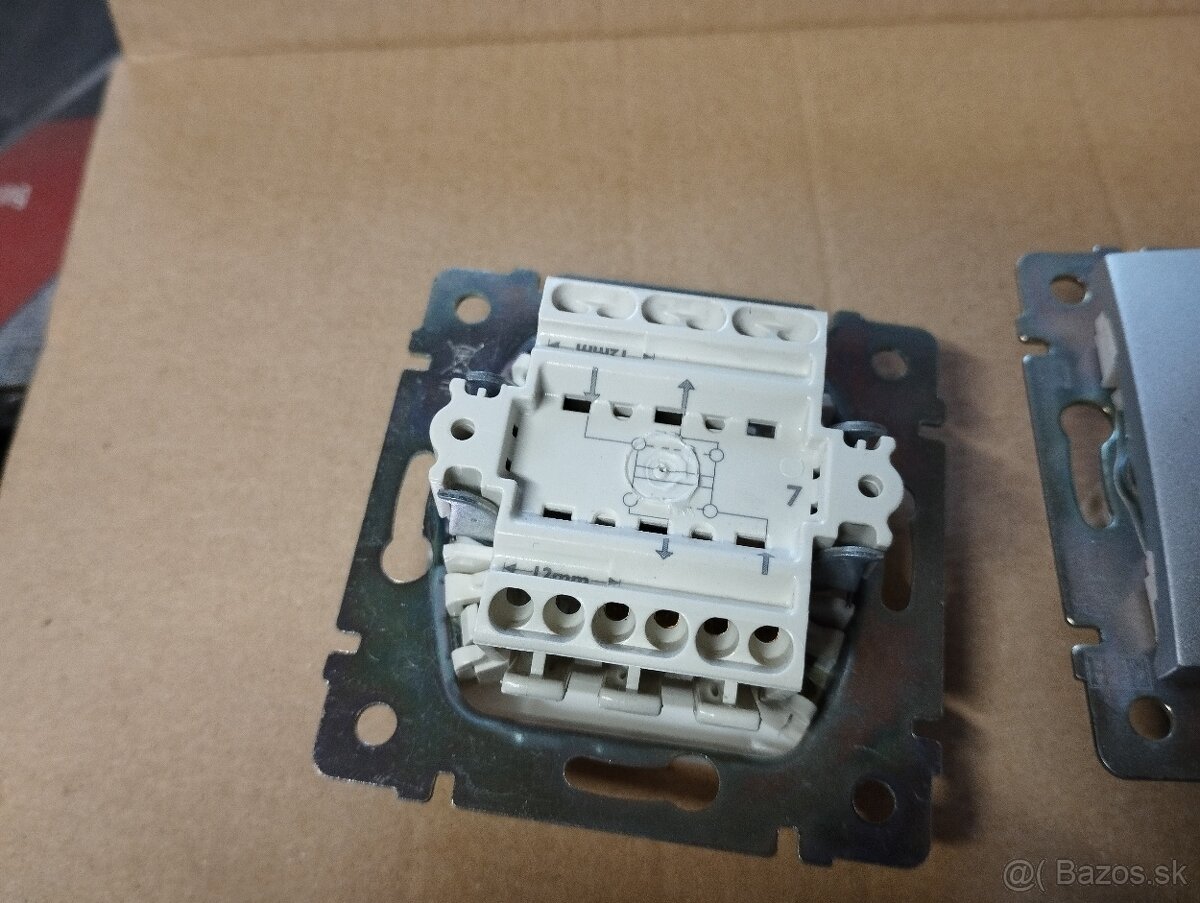 Vypinace Legrand Valena biela - 5