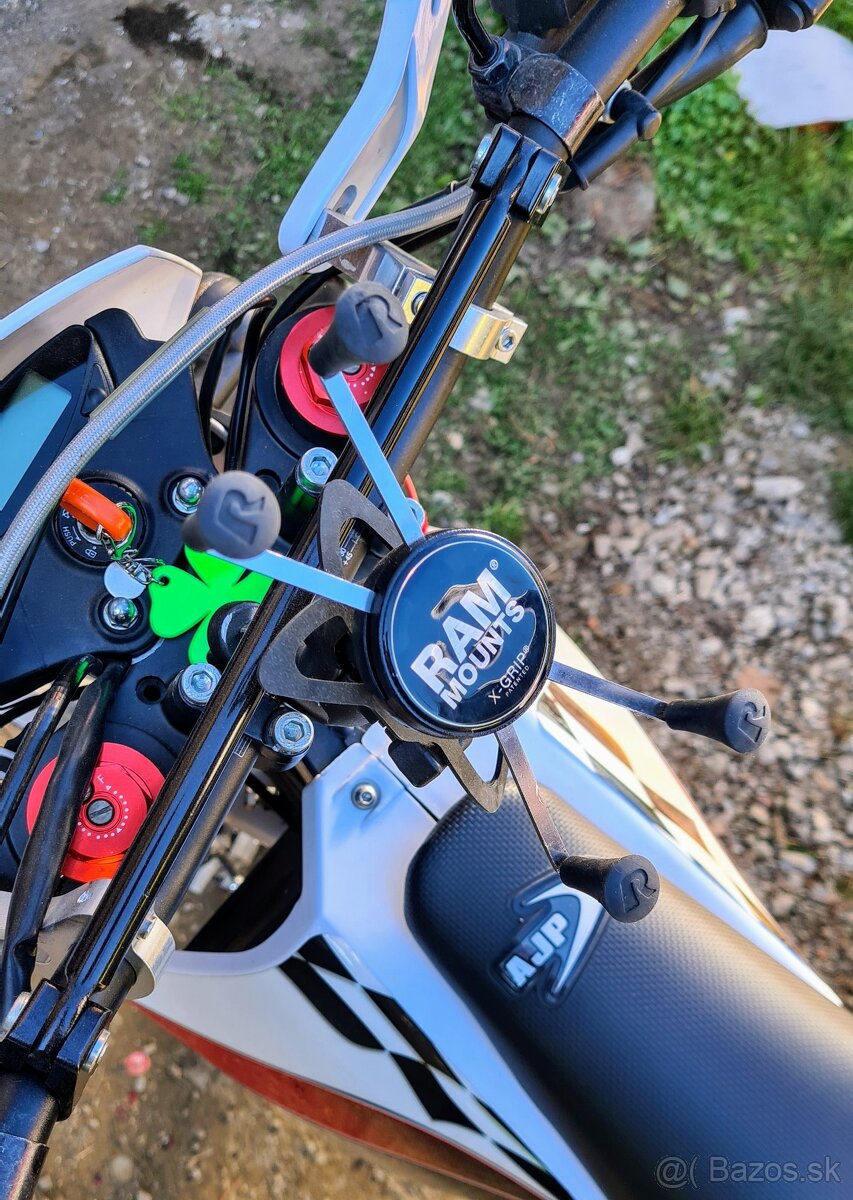 AJP PR3 Enduro 240 (6/2018)
