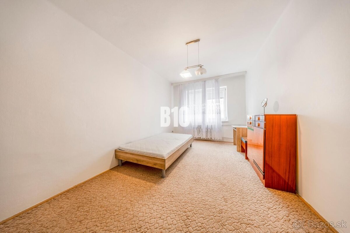 KRÍŽNA: VEĽKORYSÝ 4-IZBOVÝ BYT S RETRO ŠARMOM BLÍZKO CENTRA - 5