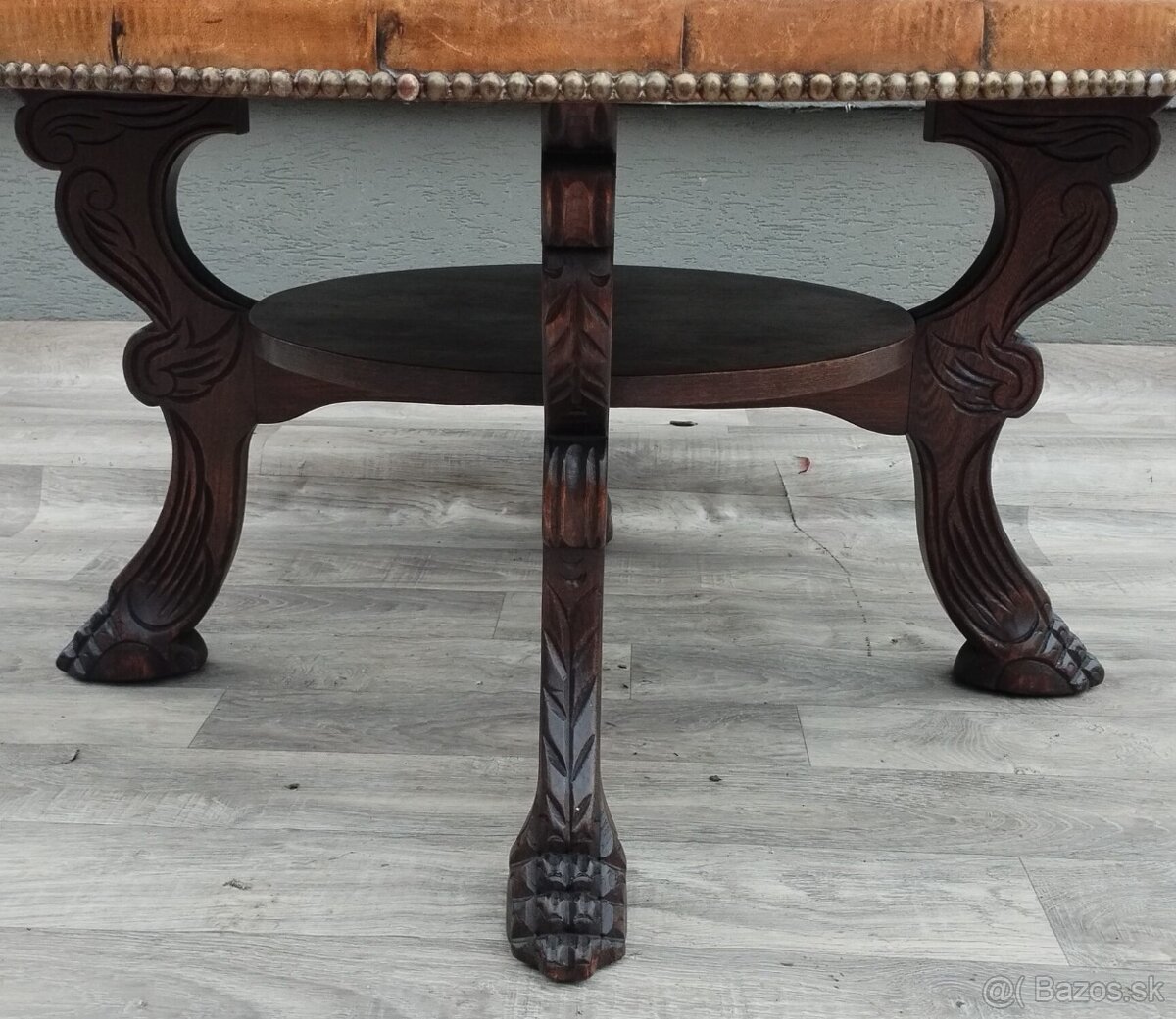 Stolík konferenčný z dreva a patinovanej koňakovej kože. - 5