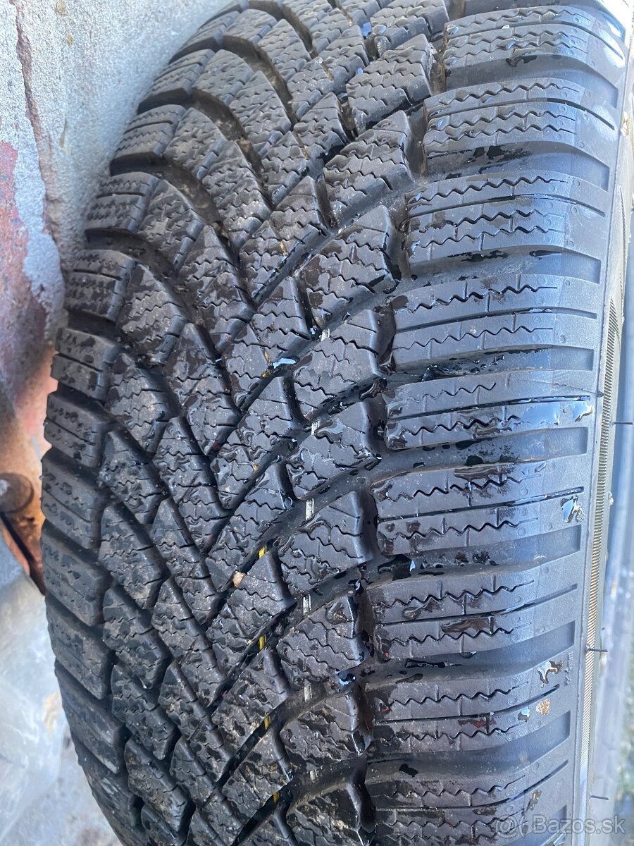 Predám zimnú sadu pneumatík r17 - 5
