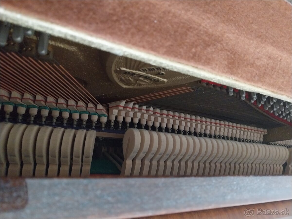 Predám klavír PETROF - 5