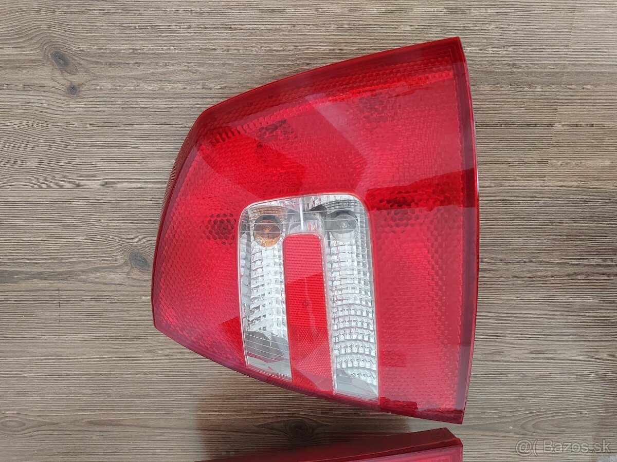 Škoda Octavia 2 sedan zadné svetlá - 5