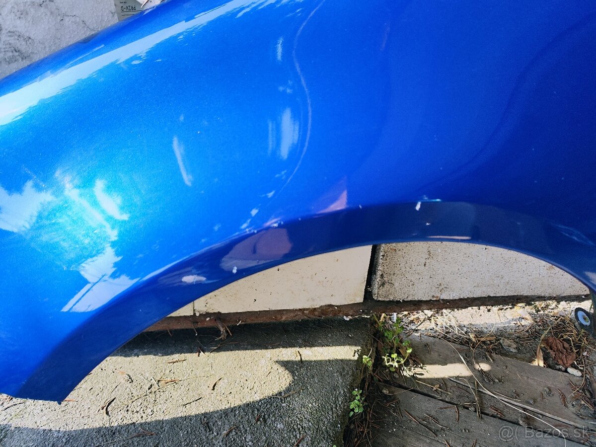 VW Golf 5 - Predný lavy blatnik - 1k6880681A - 5