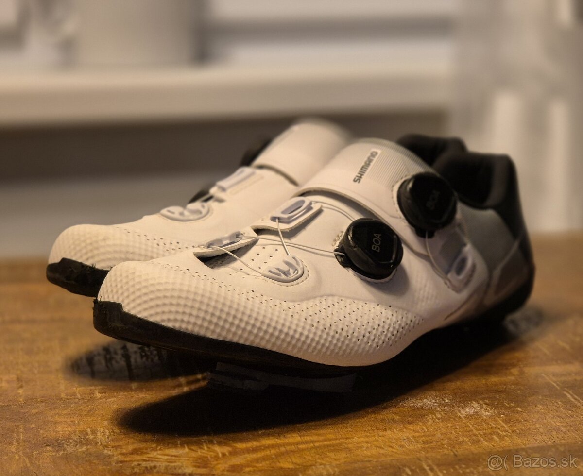 Tretry Shimano RC702 44 White Carbon - 5