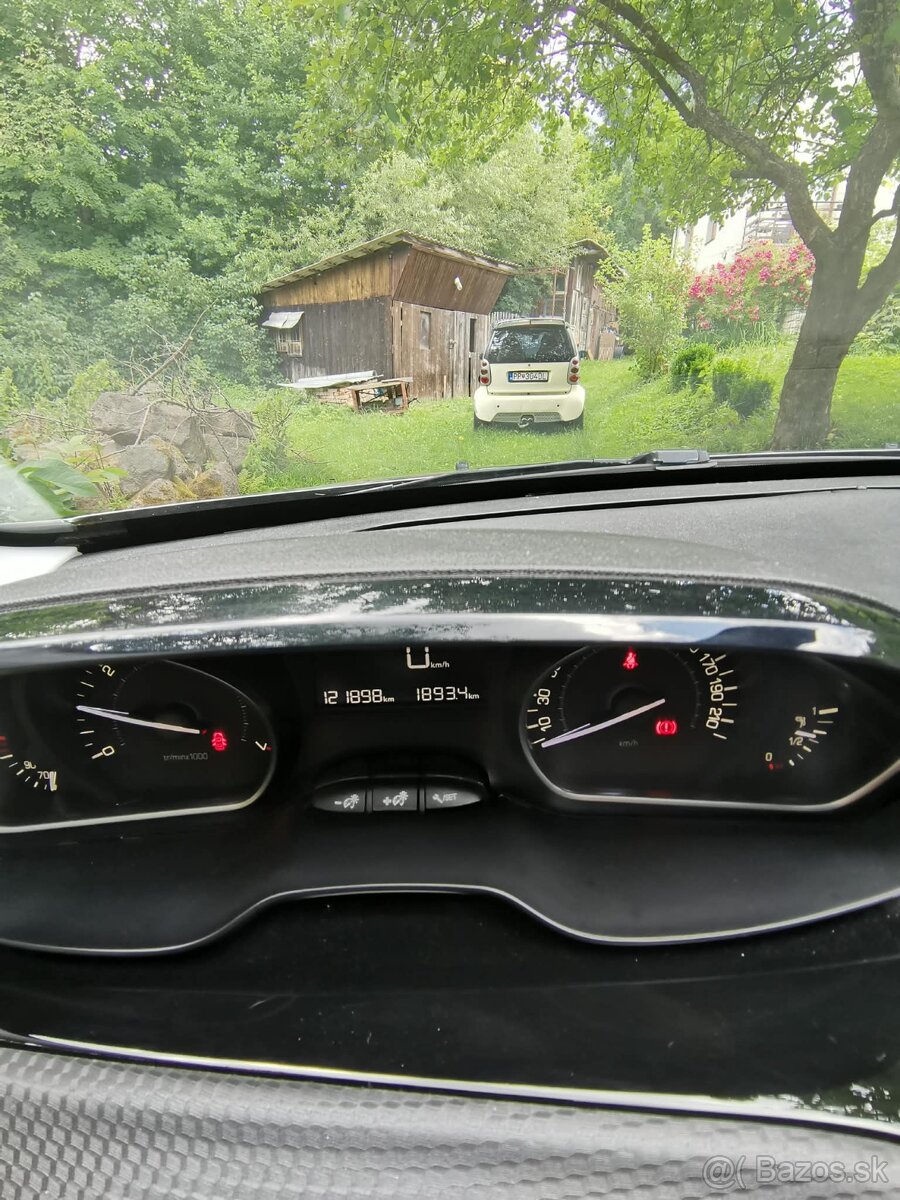 Peugeot 2008 - 5