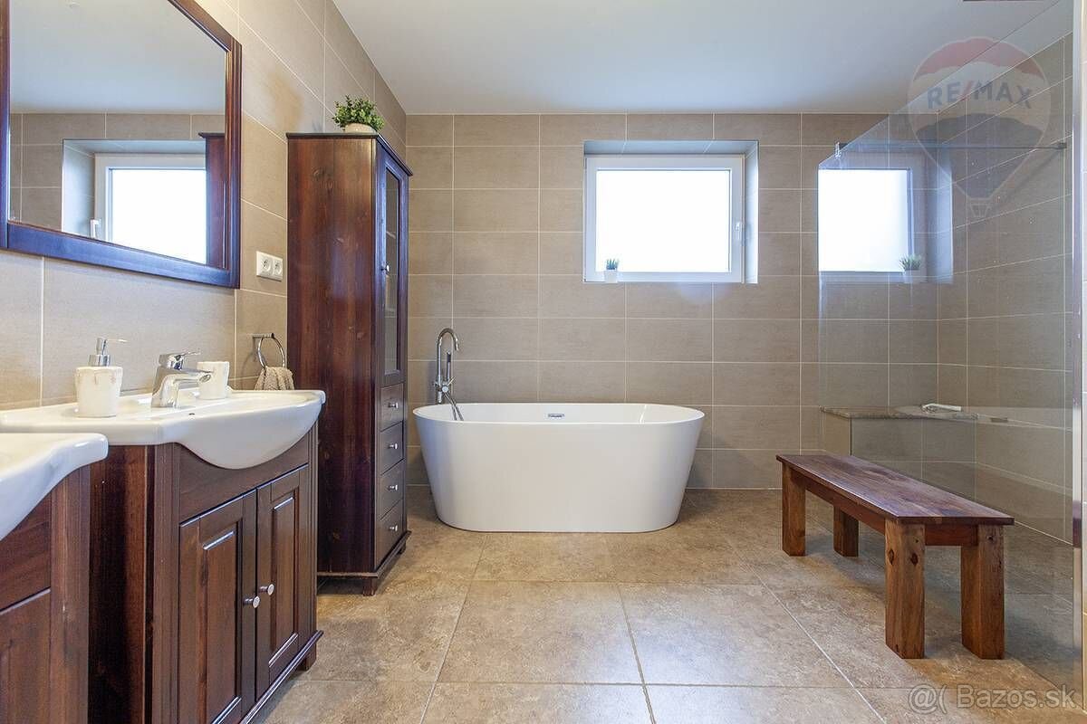 Na predaj 5-izbový rodinný dom v Sološnici - 5
