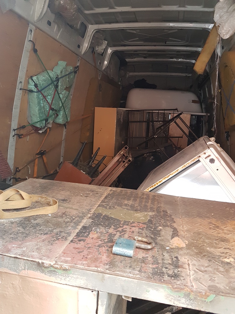 Nákladné TAXI - Vypratávanie/Sťahovanie - Montáž nábytku - 5