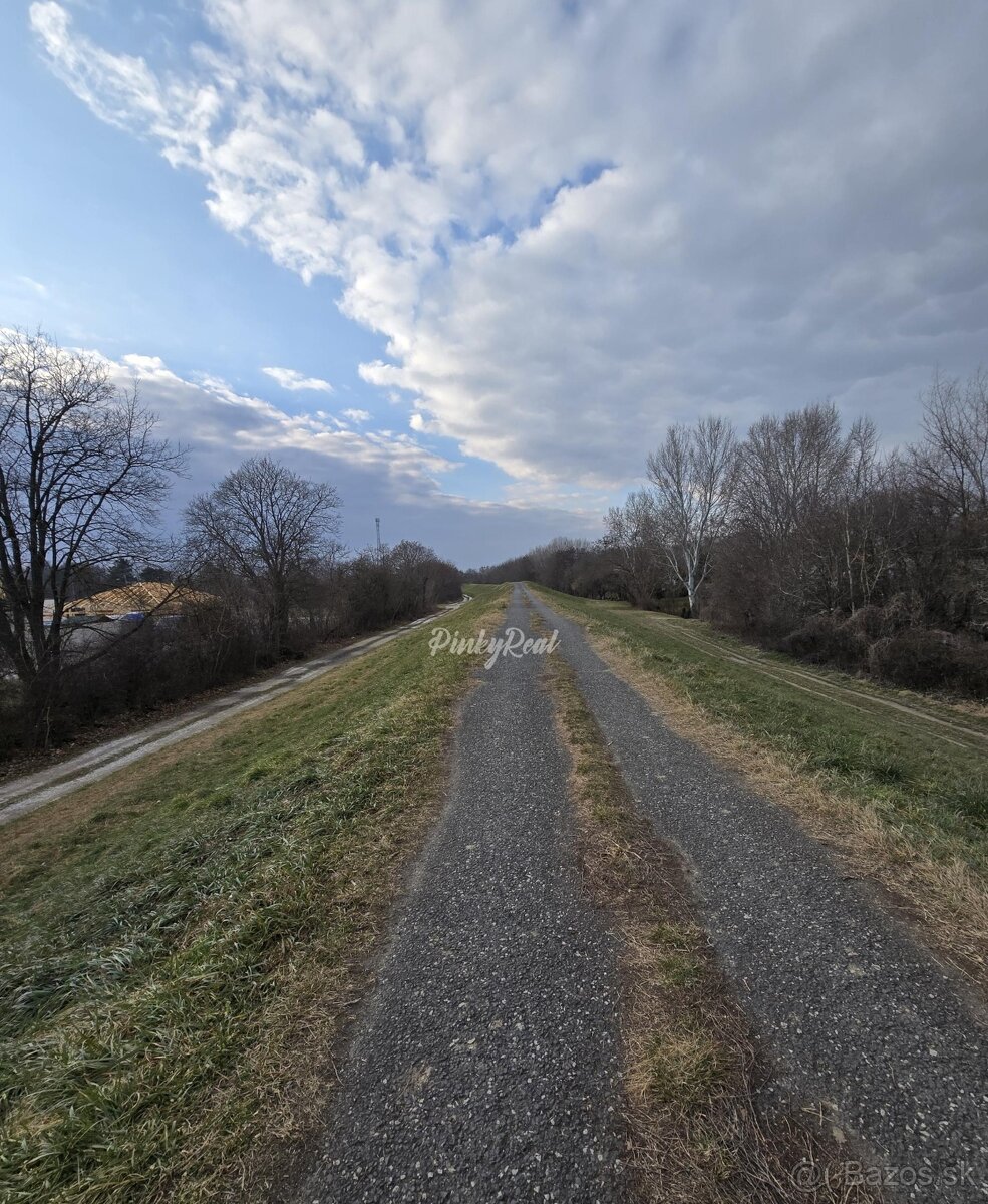 Pinky Real - Stavebný pozemok pre váš vysnívaný dom v Šali - 5