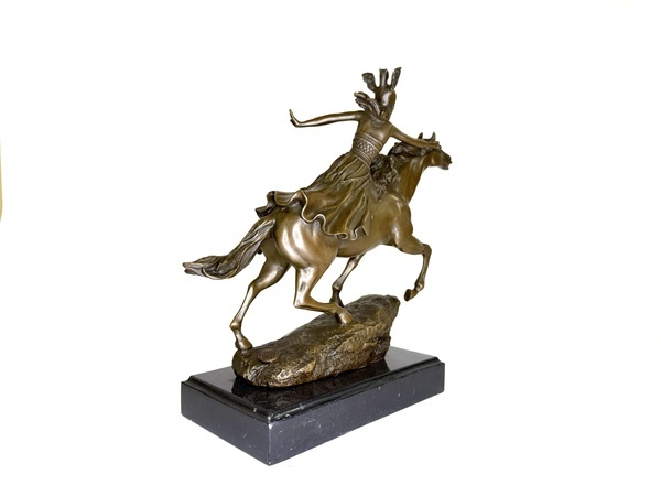 VALKÝRA - BRONZOVÁ SOCHA NA MRAMORU - 5