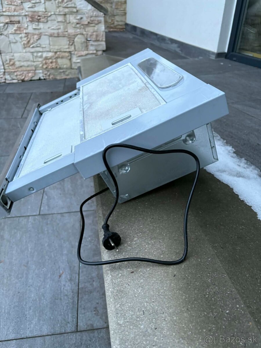 Predám kuchynský digestor MORA - 5