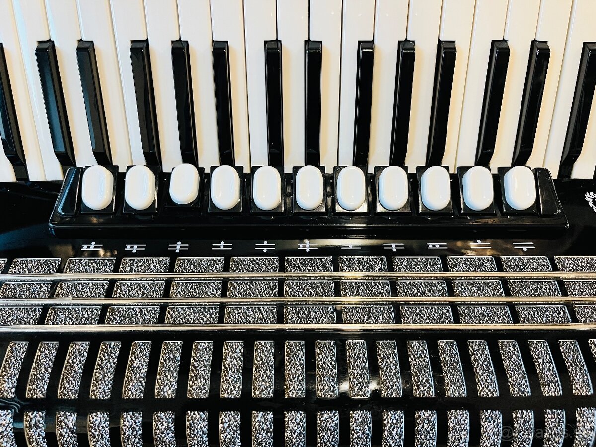 Predám akordeón WELTMEISTERS SAPHIR 120 BASOVÝ VÝBORNÝ STAV - 5