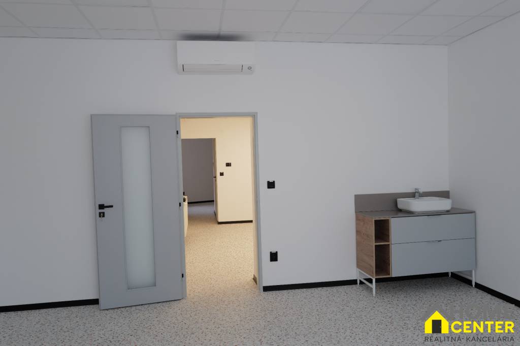 PRENÁJOM kancelárske priestory v priamom centre - KOMÁRNO - 5