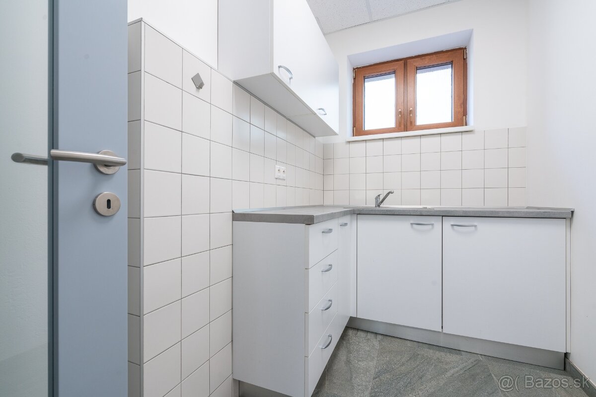 Prenájom kancelárskych priestorov v centre TN - 5