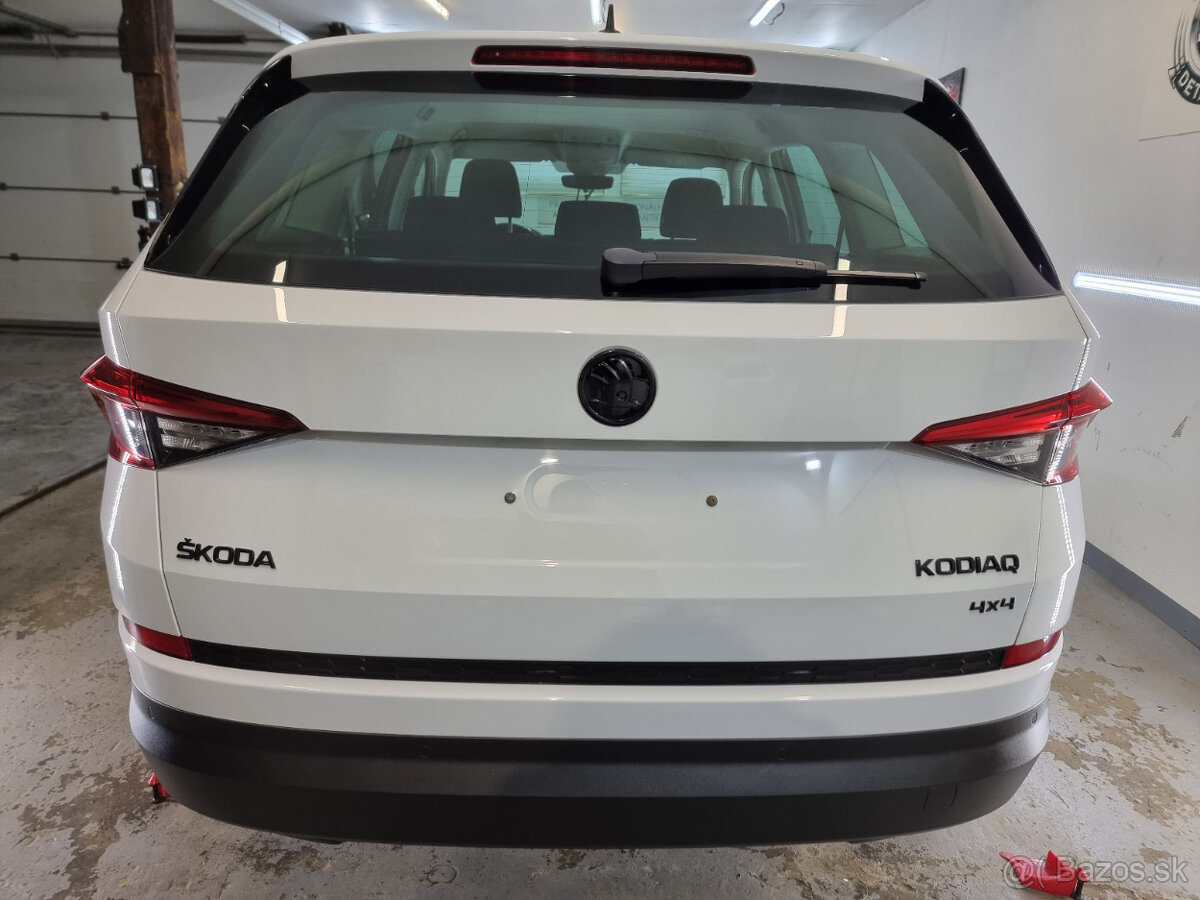 Čierne / karbónové znaky - logo na ŠKODA - 5