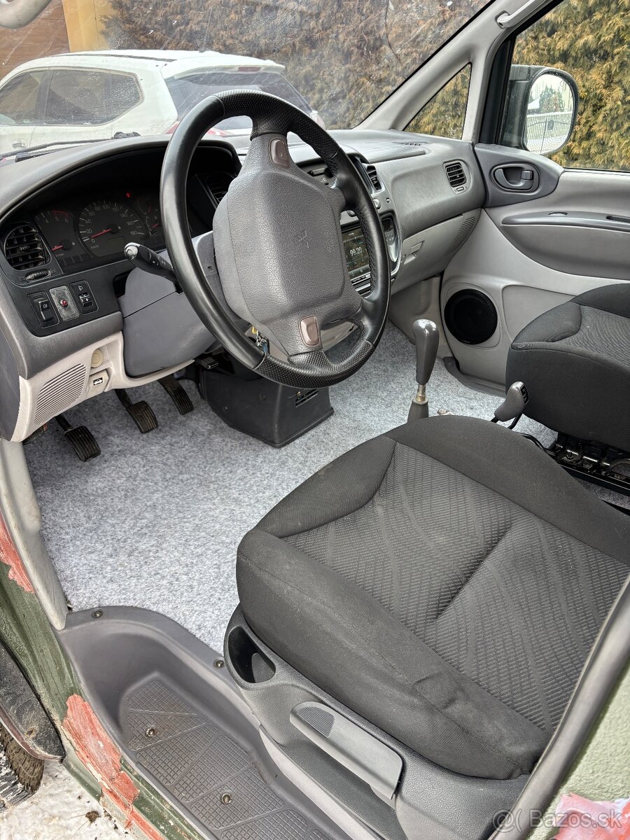 Mitsubishi L400 Space gear Delica - 5