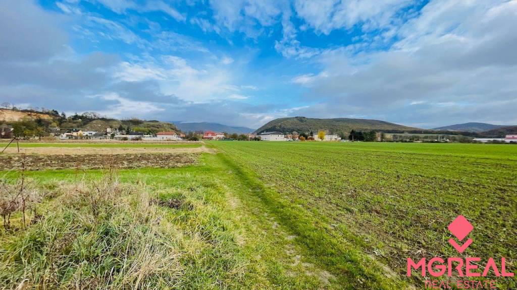 Na predaj rodinný dom Hradište - pozemok 2423 m2 - 5