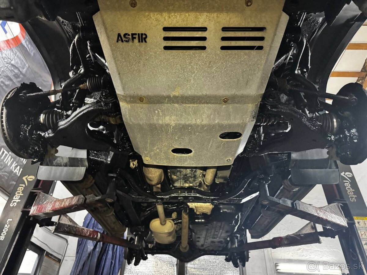 Predám auto Toyota land cruiser - 5