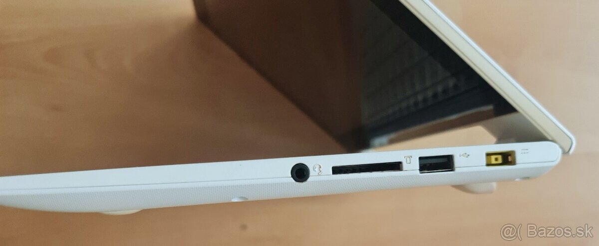 Lenovo Z546 a Asus Eee PC 1000H - 5