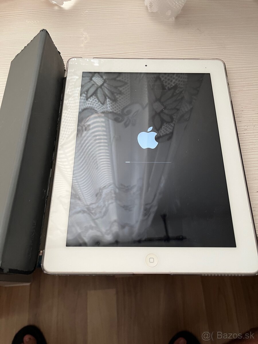 Apple iPad s Retina displejem 32GB Celluar MD526FD/A - 5