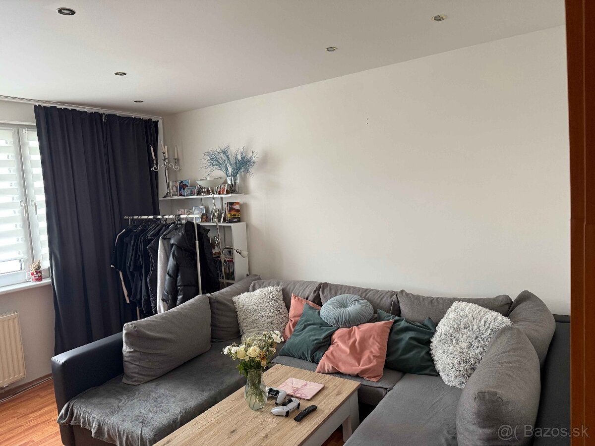 Na predaj: 3-izbový byt - 5