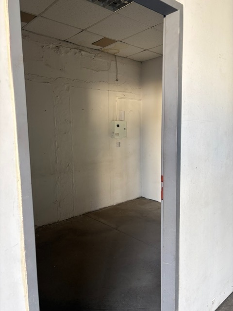 SKLADOVÝ PRIESTOR 261m2 HOLUBYHO ULICA, JUH - 5