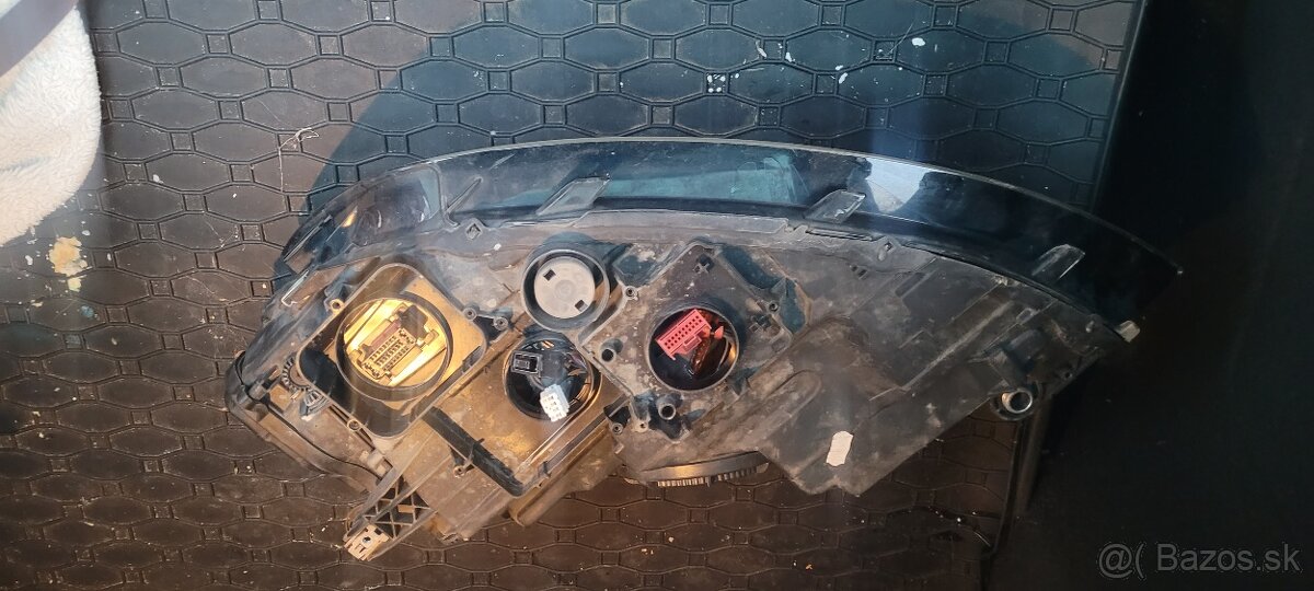 Pravý hlavný svetlomet - 5