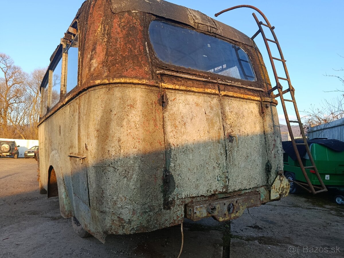 Autobus nemecký (Mercedes) - 5