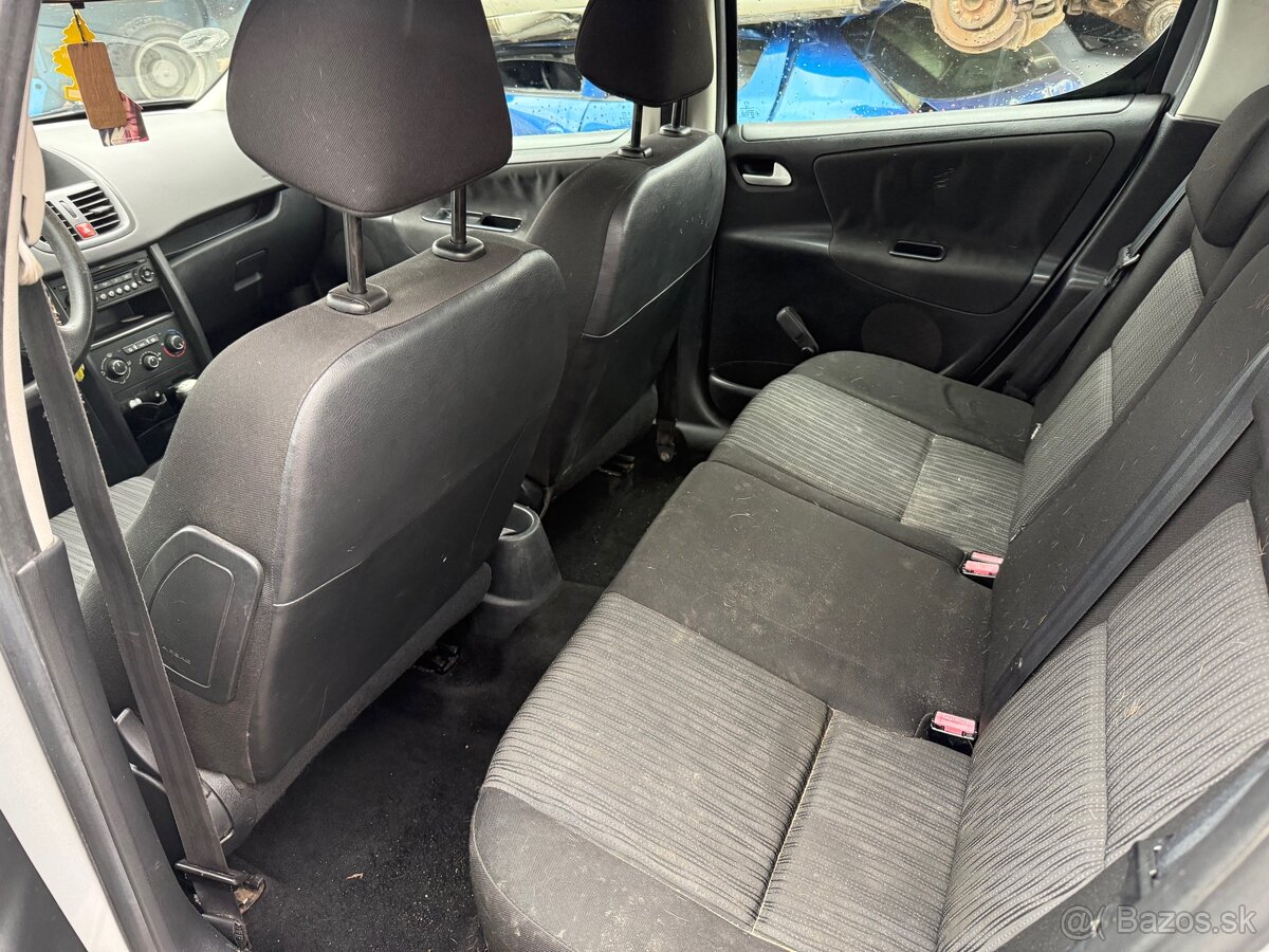 PEUGEOT 207 r. 2009 - 5