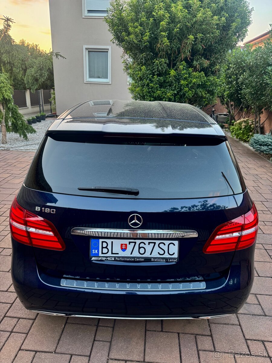 Mercedes Benz B180 - 5