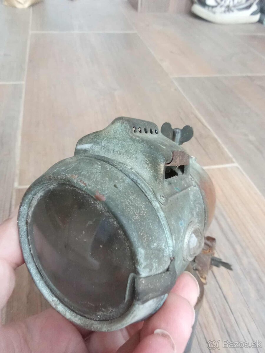 stare karbidove svetlo na historicky bycikel. zn. TATRA - 5
