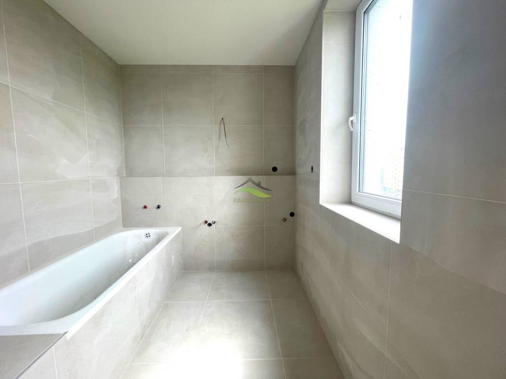 Novší 3 izbový priestranný byt - 75 m2 na sídlisku SNP - 5