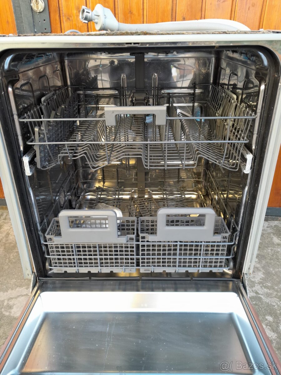 Umývačka riadu Whirpool - 5