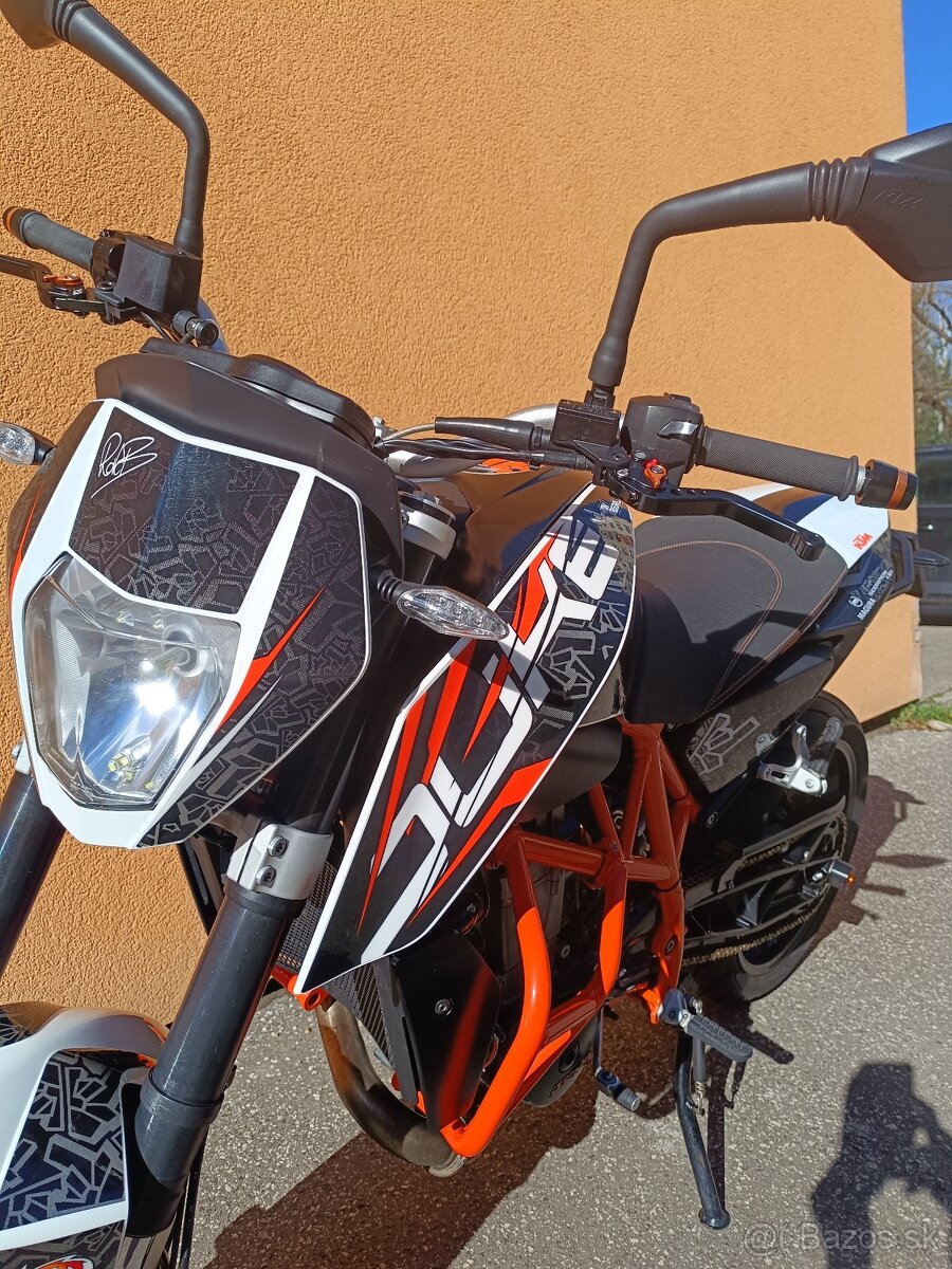 Duke 690