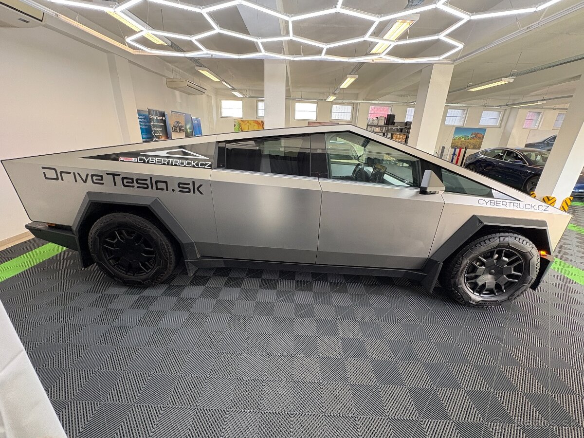 Tesla Cybertruck – Foundation Series