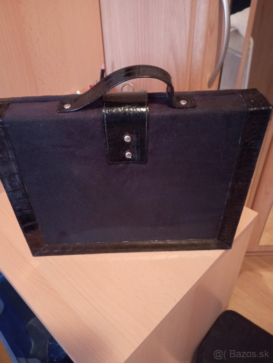 Kozmeticjý kufrík + líčidlá - 5