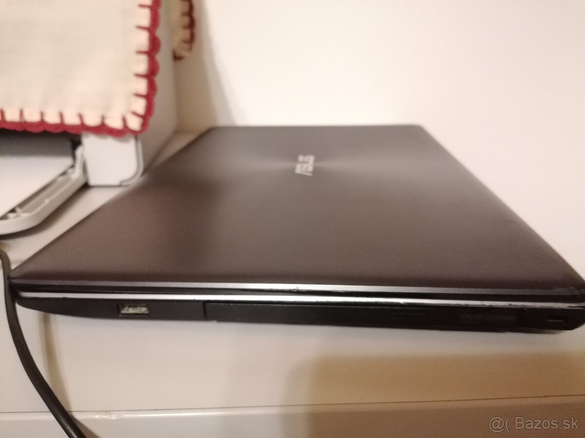 15,6" notebook Asus x550vb - predám. - 5
