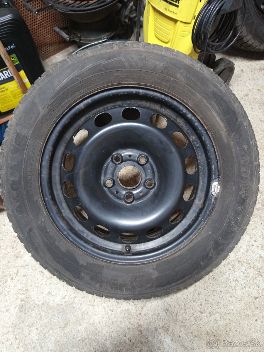 Predám obuté plechové disky 215/60 r16 - 5